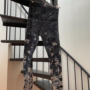 Lululemon Blue and White Indigo Lace Starlight Multi Align Pant 28" Size 8